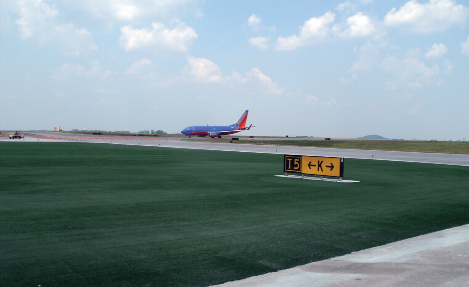 Airport Signs Evergreen Aviation AVTurf